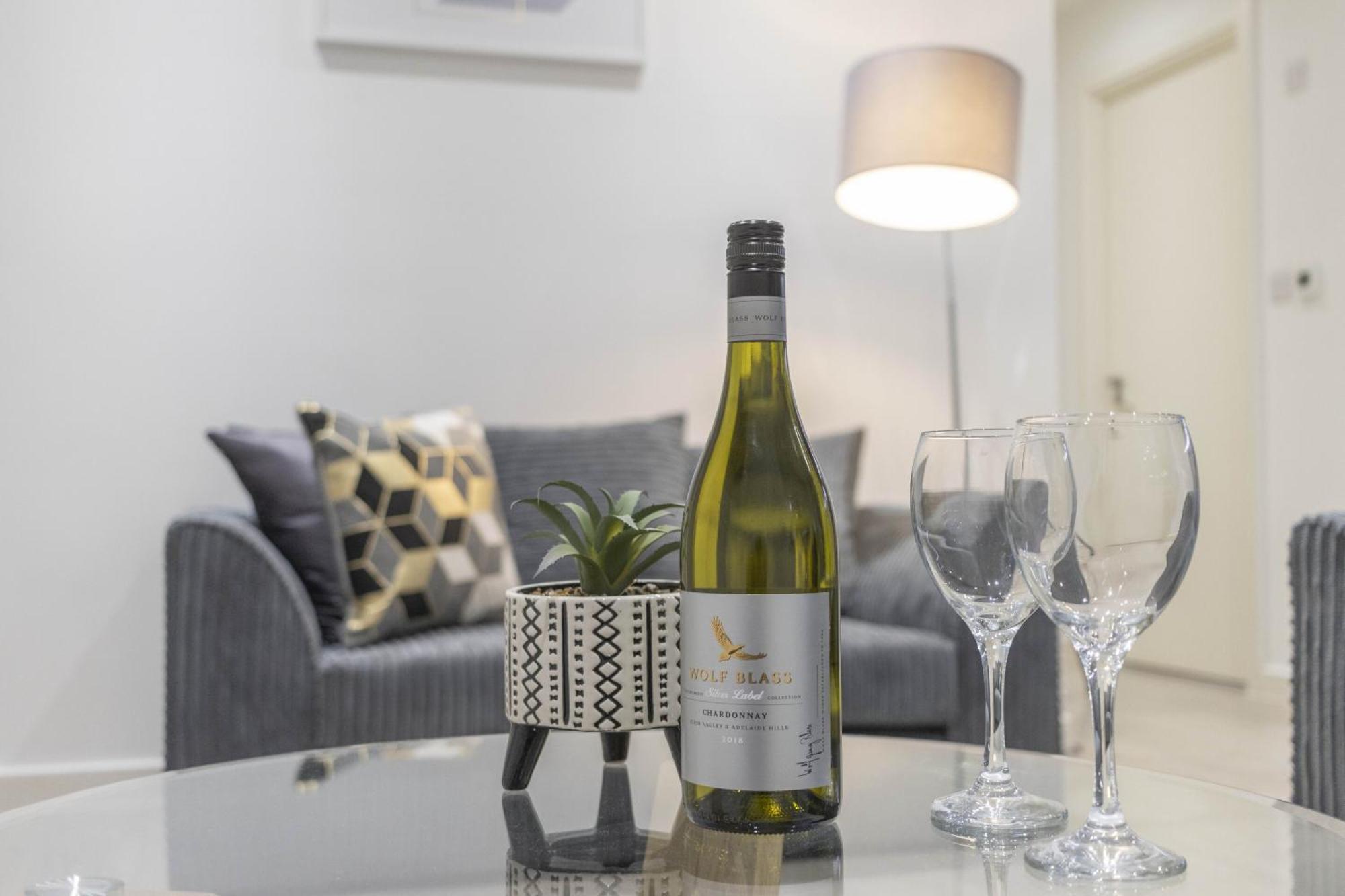 Linacre 1&2 - One And Two Bed Flat Behind The Cathedral With Free Parking And Fast Wifi Lejlighed Exeter Værelse billede